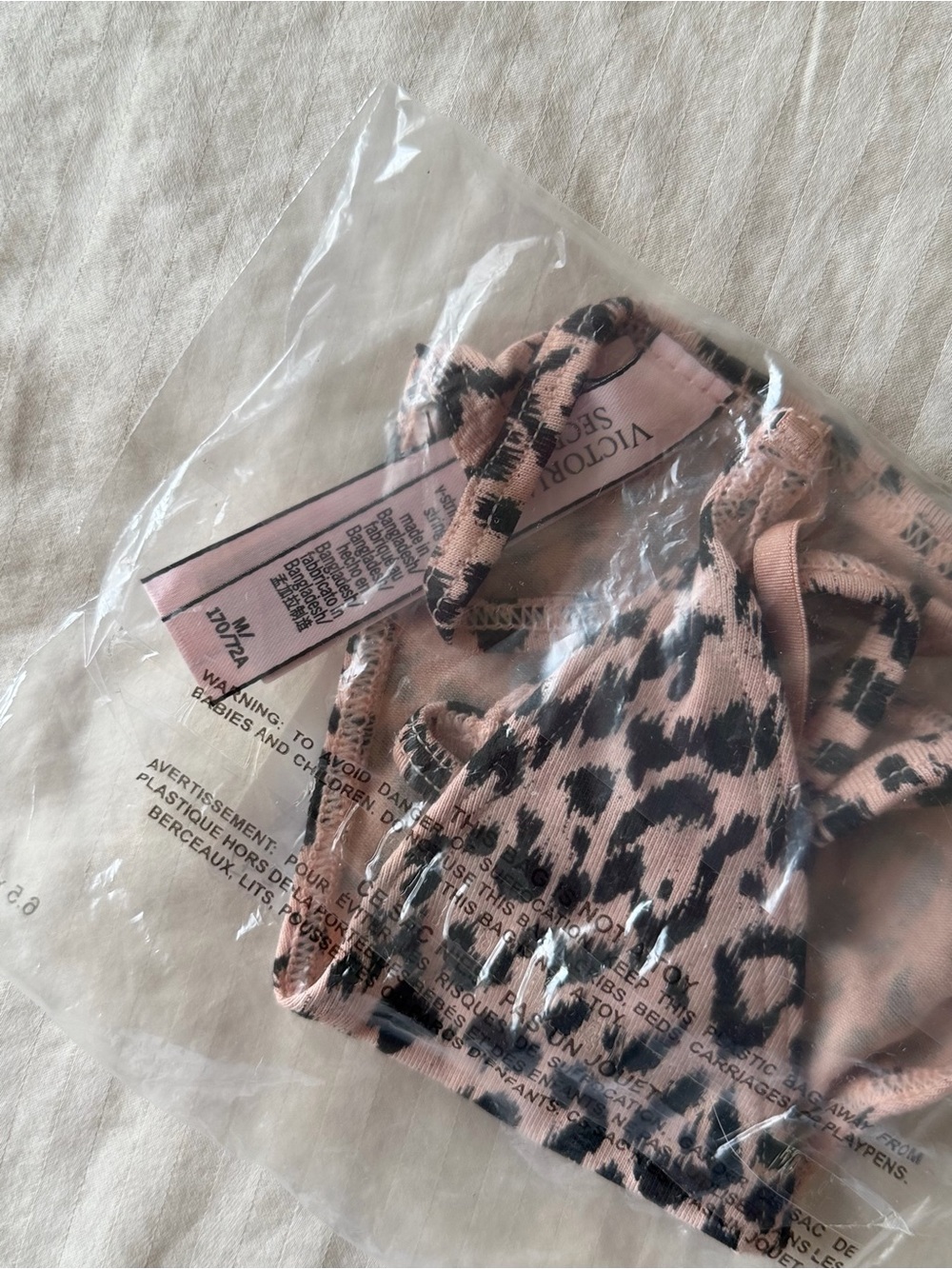 NWT Victoria's Secret Leopard Print Thong - Picture 4 of 4
